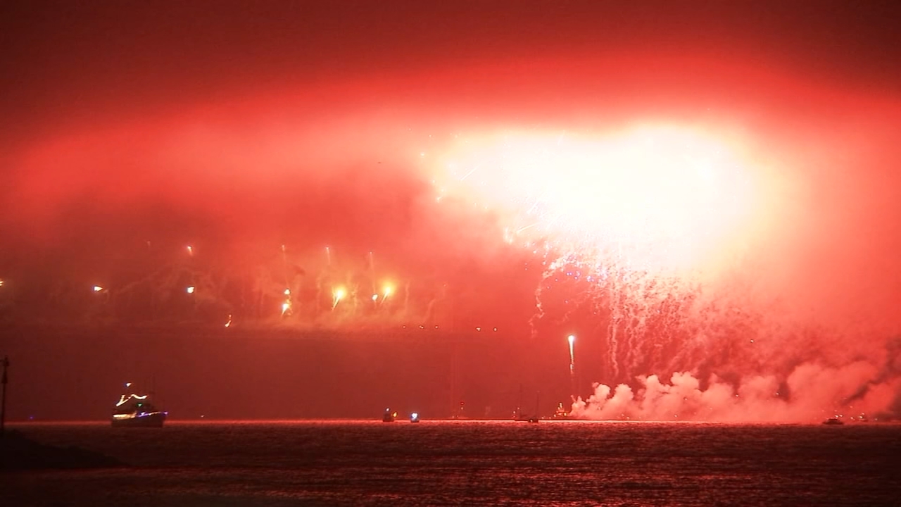 Despite fog, Golden Gate Bridge fireworks show sees huge turnout in SF for 4th of July