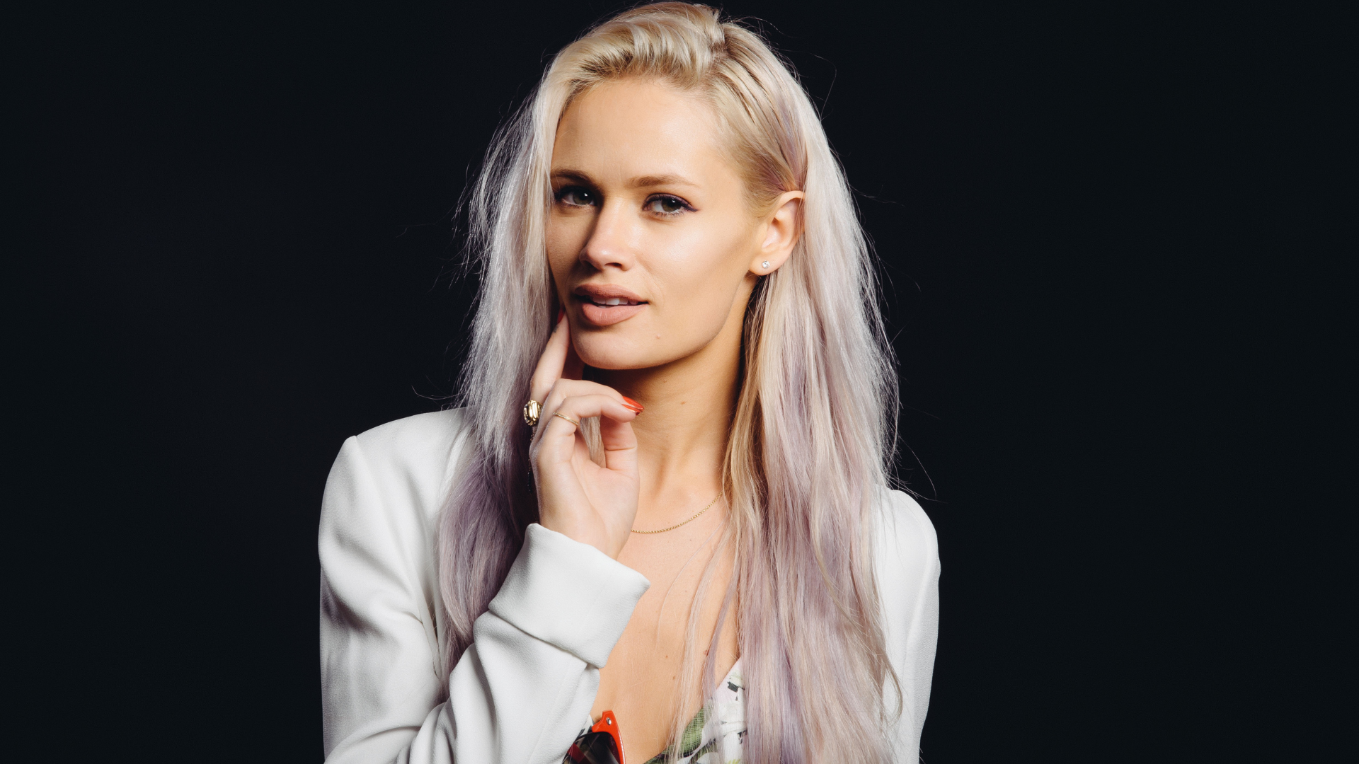 Lauren Bennett, singer on LMFAO's 'Party Rock Anthem,' dies at 37