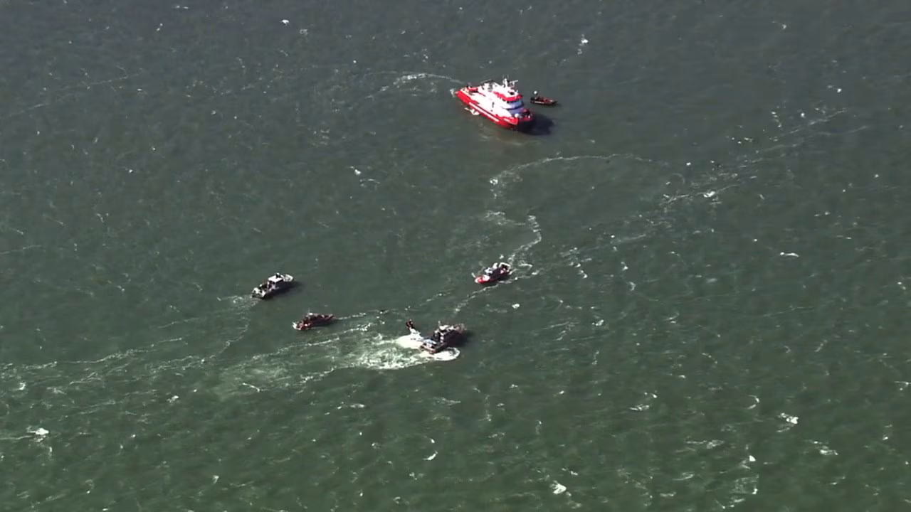 Boat sinks in San Francisco Bay near Alcatraz Island