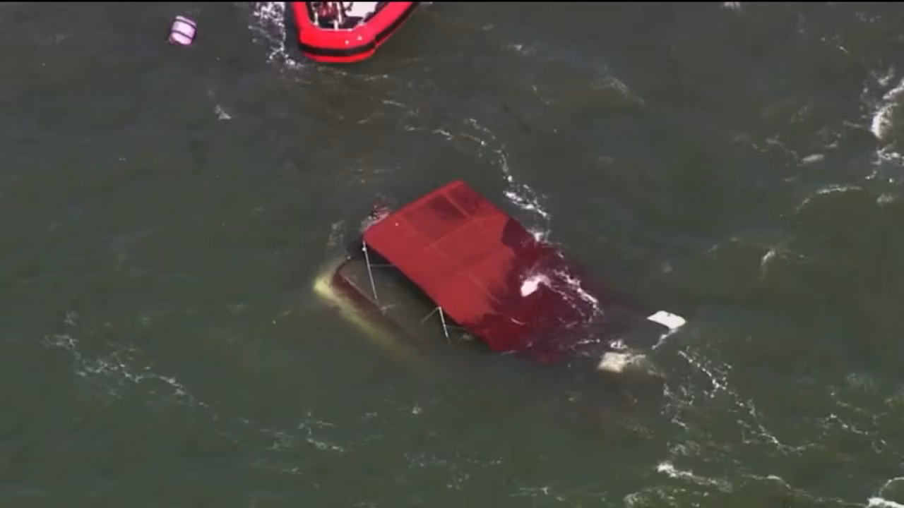 1 dead, 2 missing after boat capsizes off Alcatraz Island